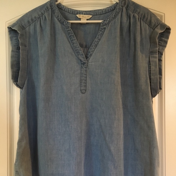 Tops - Cute summer denim top!